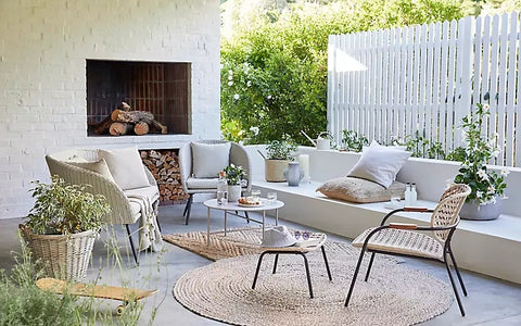 an outdoor room with furniture