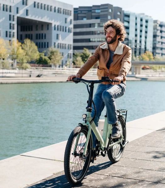Vélo de ville électrique Eovolt à Lyon confluance