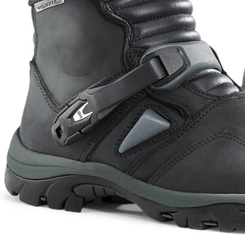 forma adventure low boots black