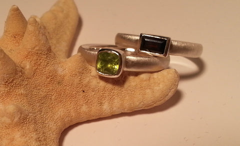 Ringe in 925 Ag mit Peridot und Granat