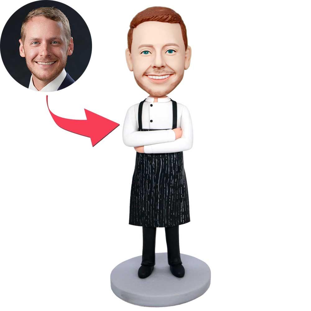 https://cdn.shopify.com/s/files/1/0633/1980/2086/products/CustomMaleChefBobbleheadsInApron.jpg?v=1676013671