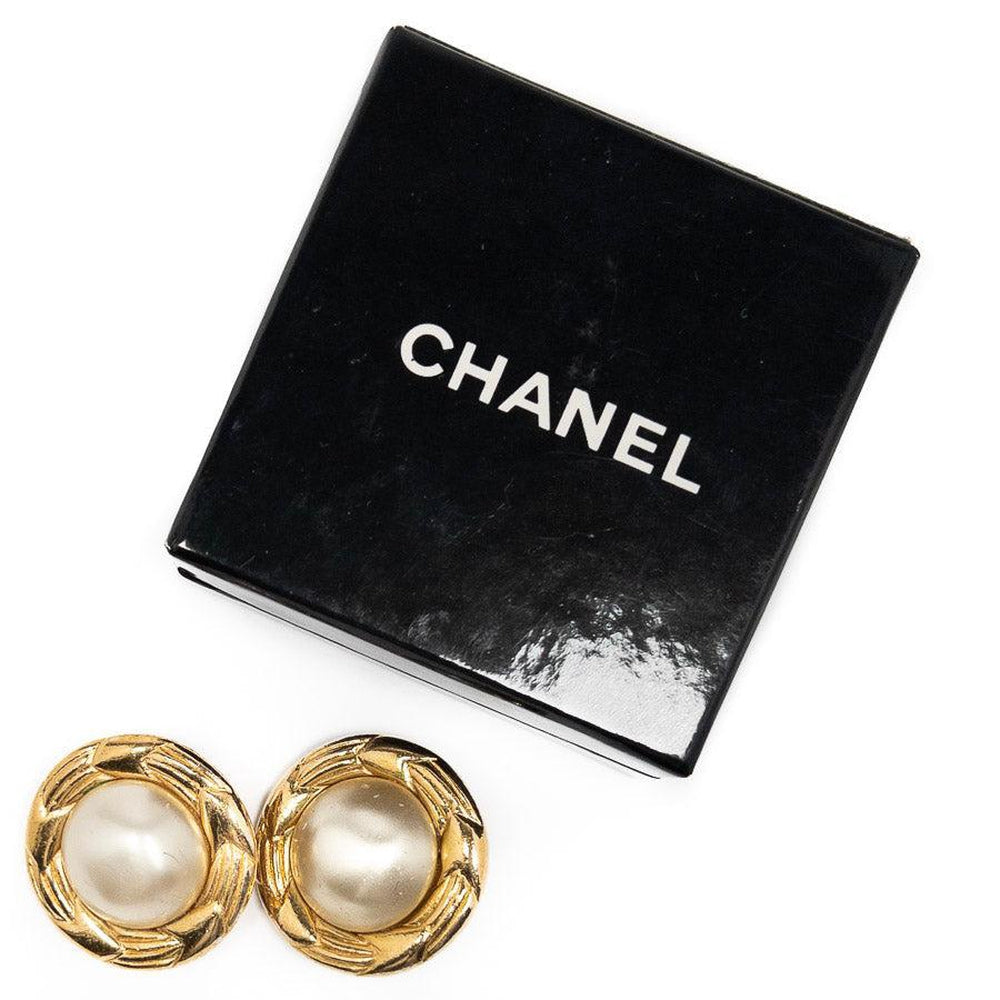 Vintage tweedehands Chanel parel clip