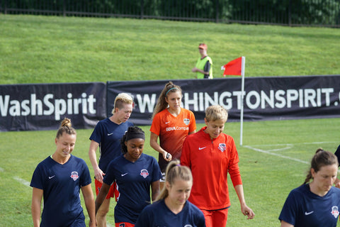 Femmes sur le terrain de football