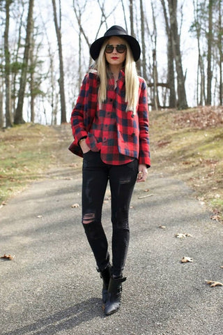 Skinny Jeans and Plaid Shirt Outfit ideas to wear to the concert