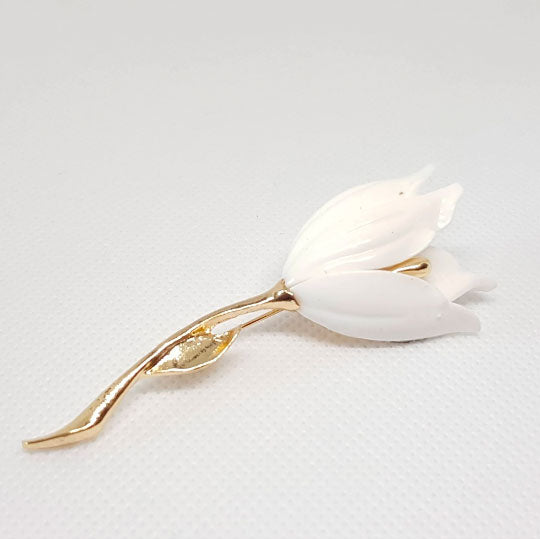 White Flower Brooch - White Flower Brooch - Weiße Blumenbrosche – Histoire  De Broches