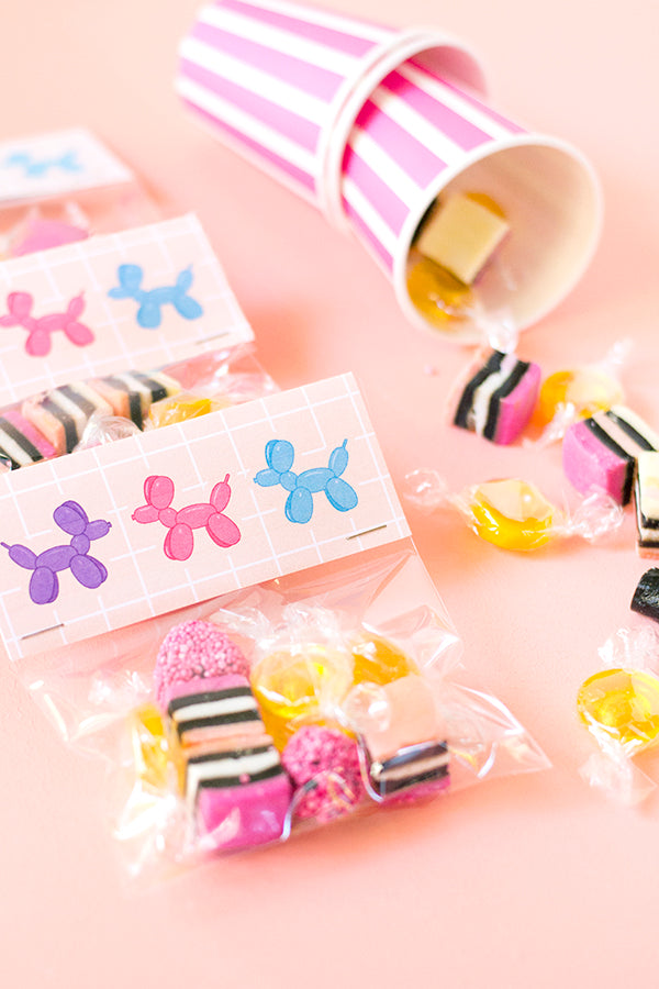 Printable balloon animal treat bag toppers - click through for the free file!