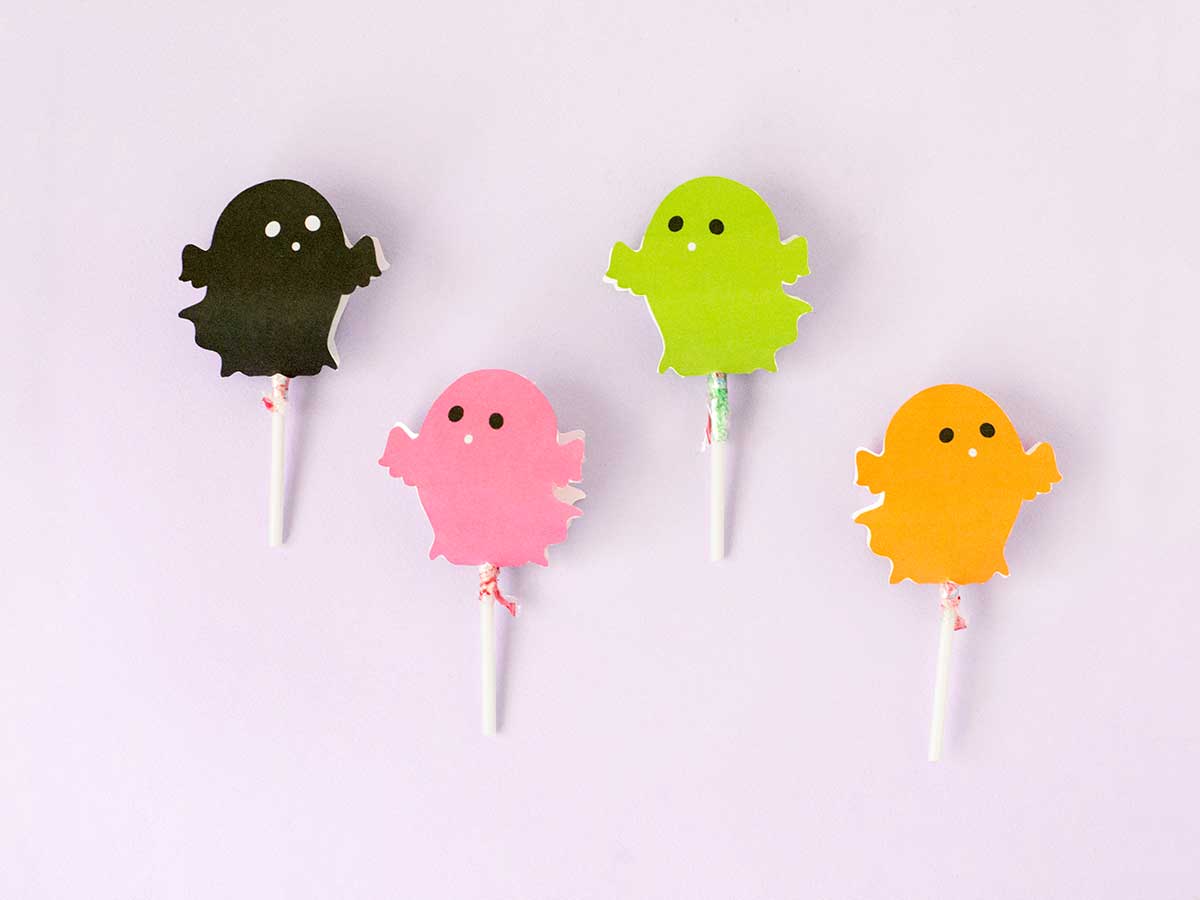 DIY ghost lollipop holders for Halloween - with free printable!