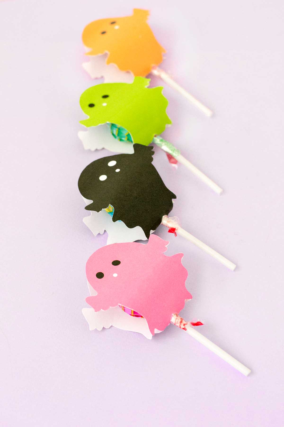 DIY ghost lollipop holders for Halloween - with free printable!