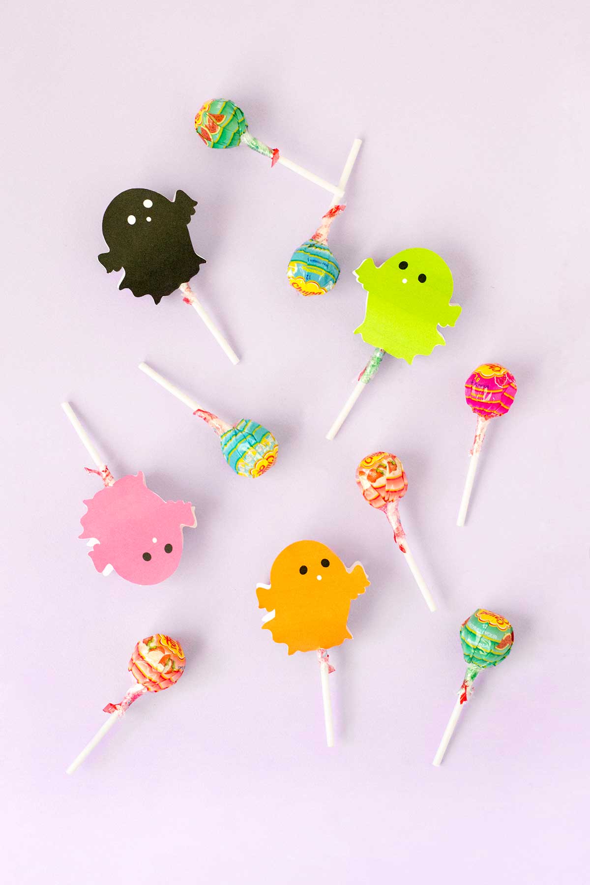 DIY ghost lollipop holders for Halloween - with free printable!