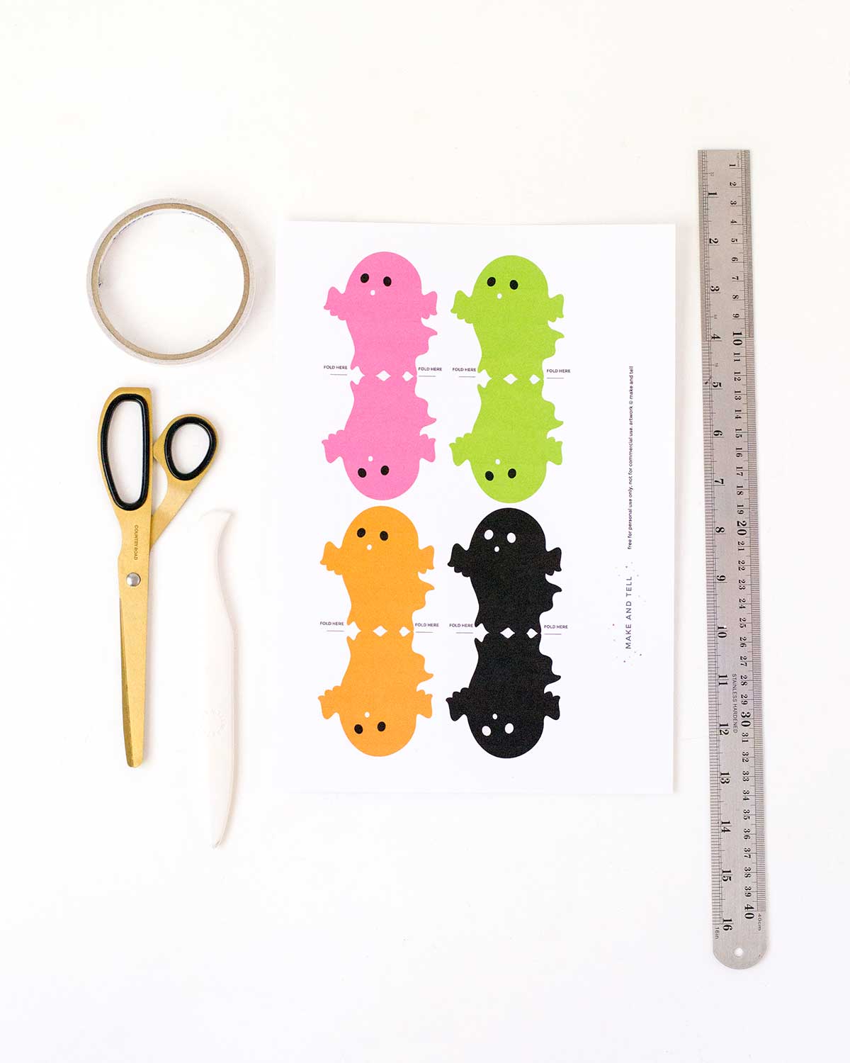 DIY ghost lollipop holders for Halloween - with free printable!