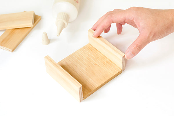 DIY wooden sticky note holder