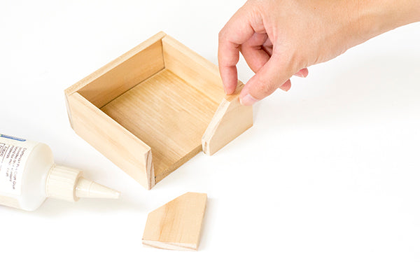 DIY wooden sticky note holder