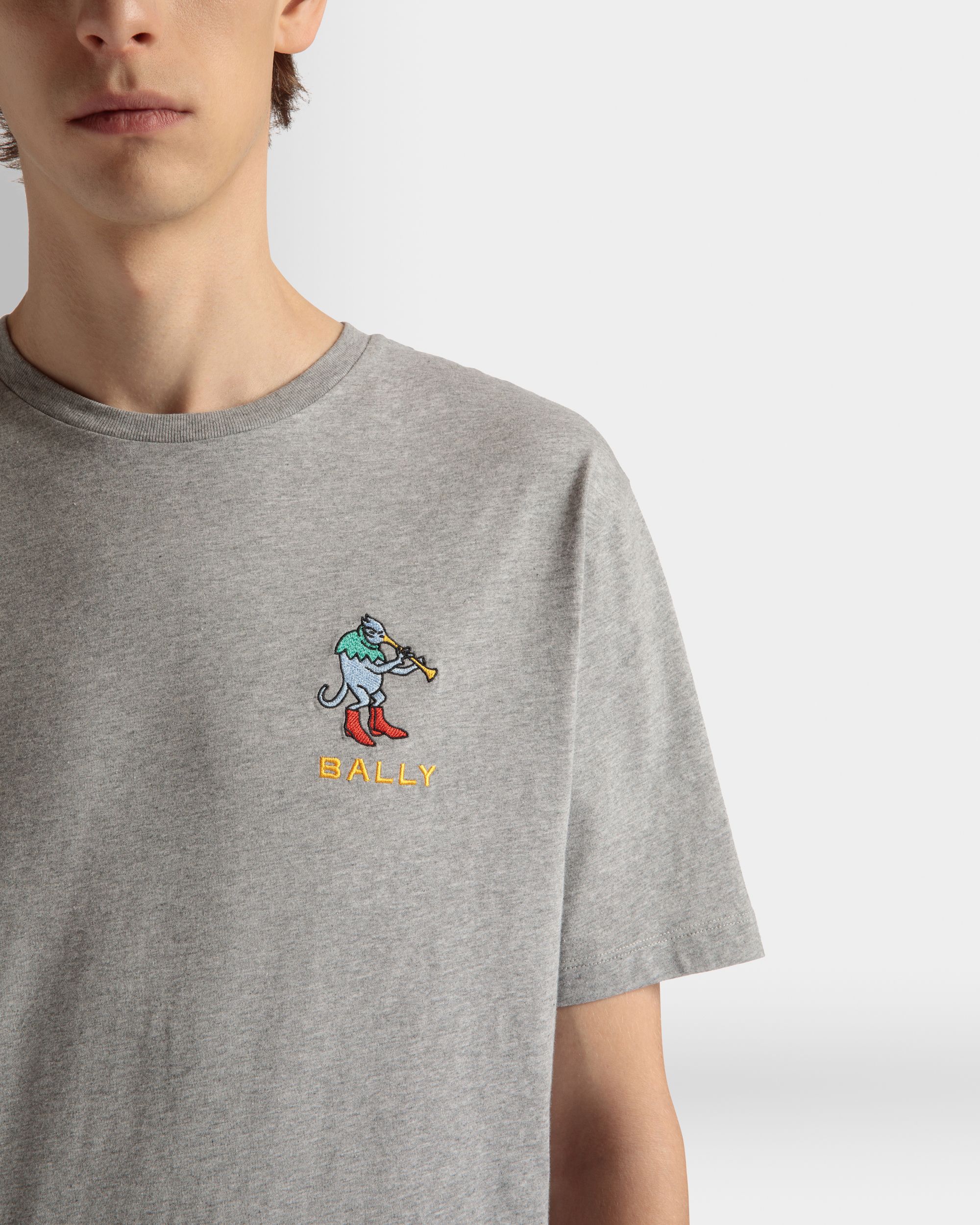 T-Shirt für Herren aus grau melierter Baumwolle | Bally | Model getragen Detail