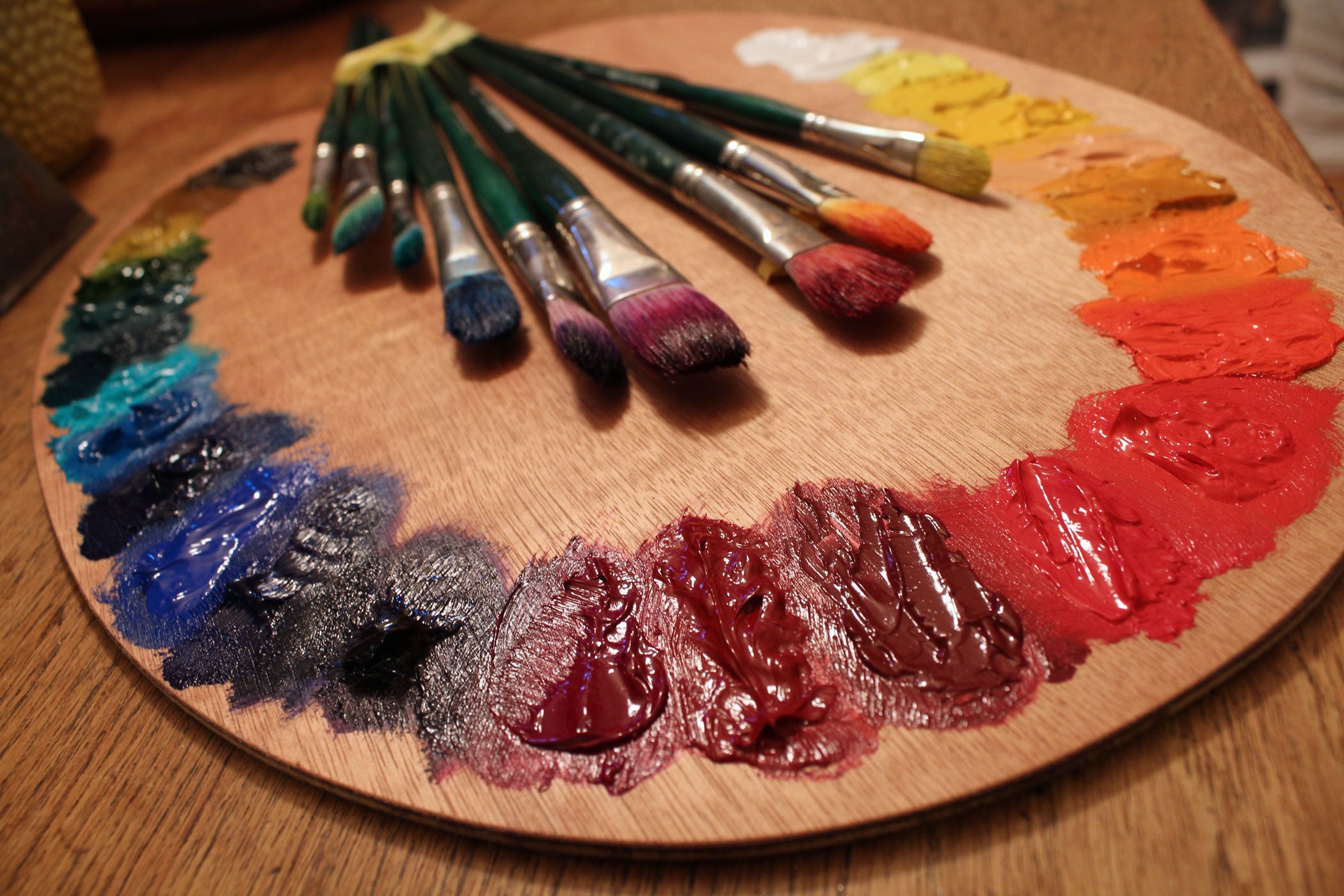 How to Choose Between Oil Paints & Acrylic Paint