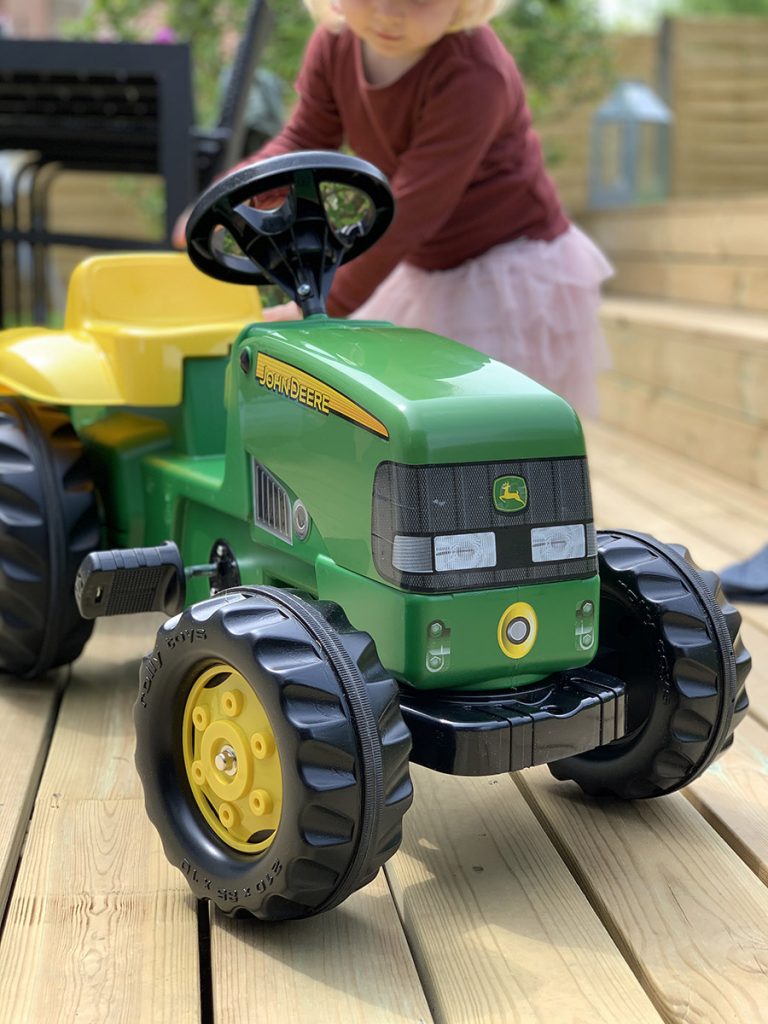 John Deere traktor med vogn