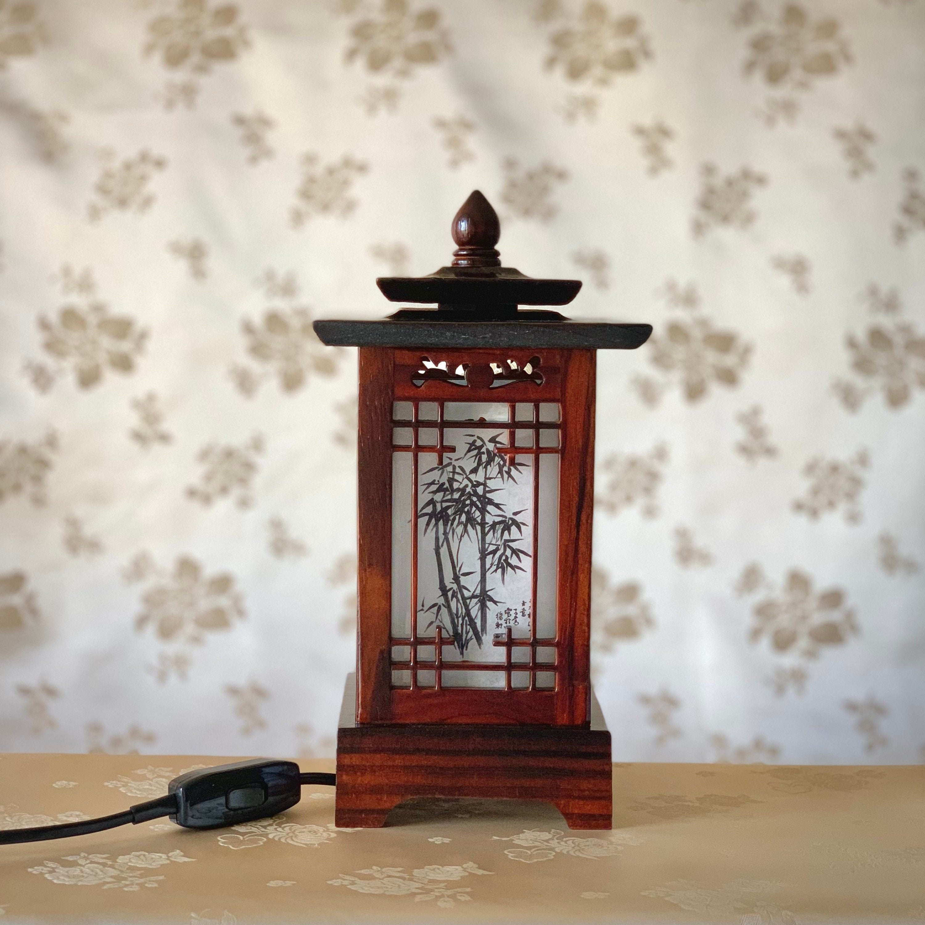 Wooden Accent Lantern for Hanging with Four Paintings (목재 걸이