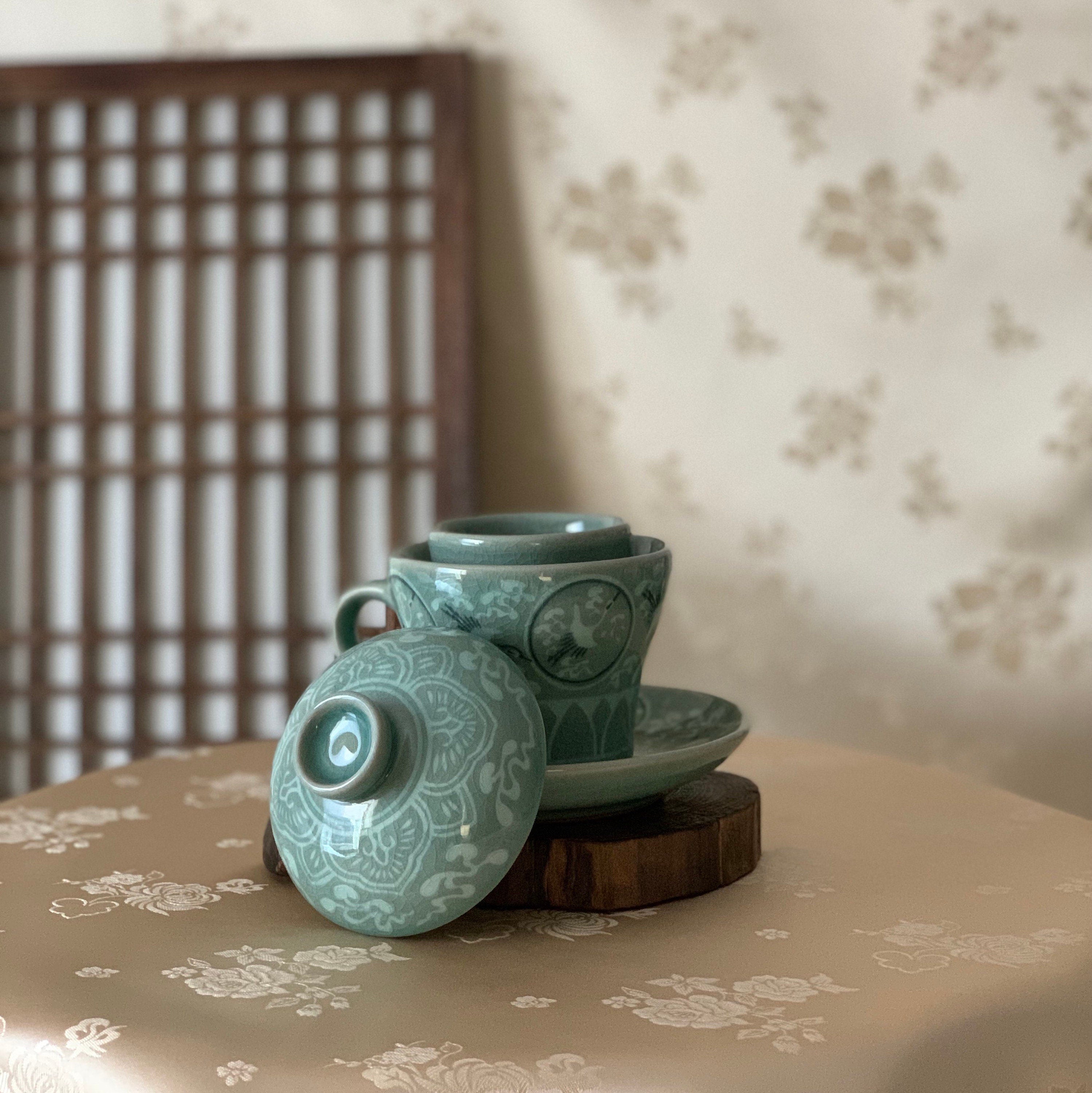 韓国の伝統的な青磁の茶器セット - 鶴と雲の文様 – ArtinKo