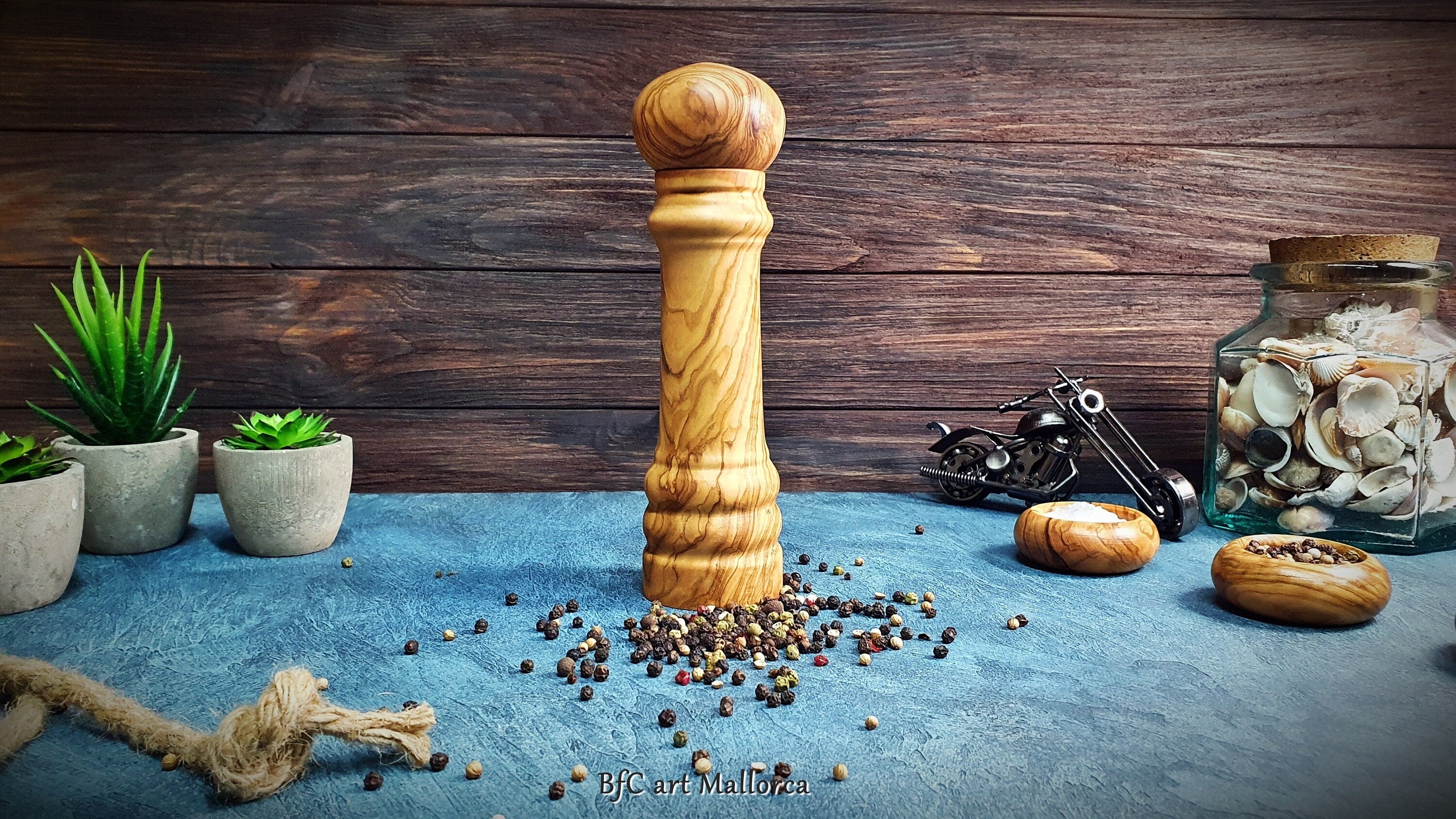 Wooden Salt and Pepper Grinder, Wood Pepper Grinder, Handcrafted Salt and Pepper  Mill, Pepper Shaker,salt and Pepper Shaker, Wedding Gifts 