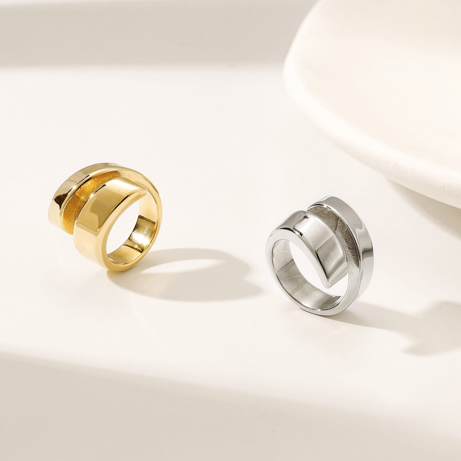 Crossover Ring