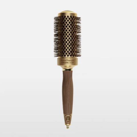 This is image is used in the Ippodaro Natural Salon blog post titled, “Why Are there So Many Types of Hair Brushes? What You Need to Know. This image features a roundbrush.