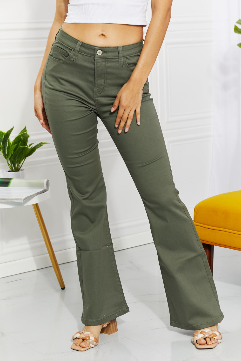 investering Onvervangbaar auteur Clementine High-Rise Bootcut Jeans in Olive – Lounge 44
