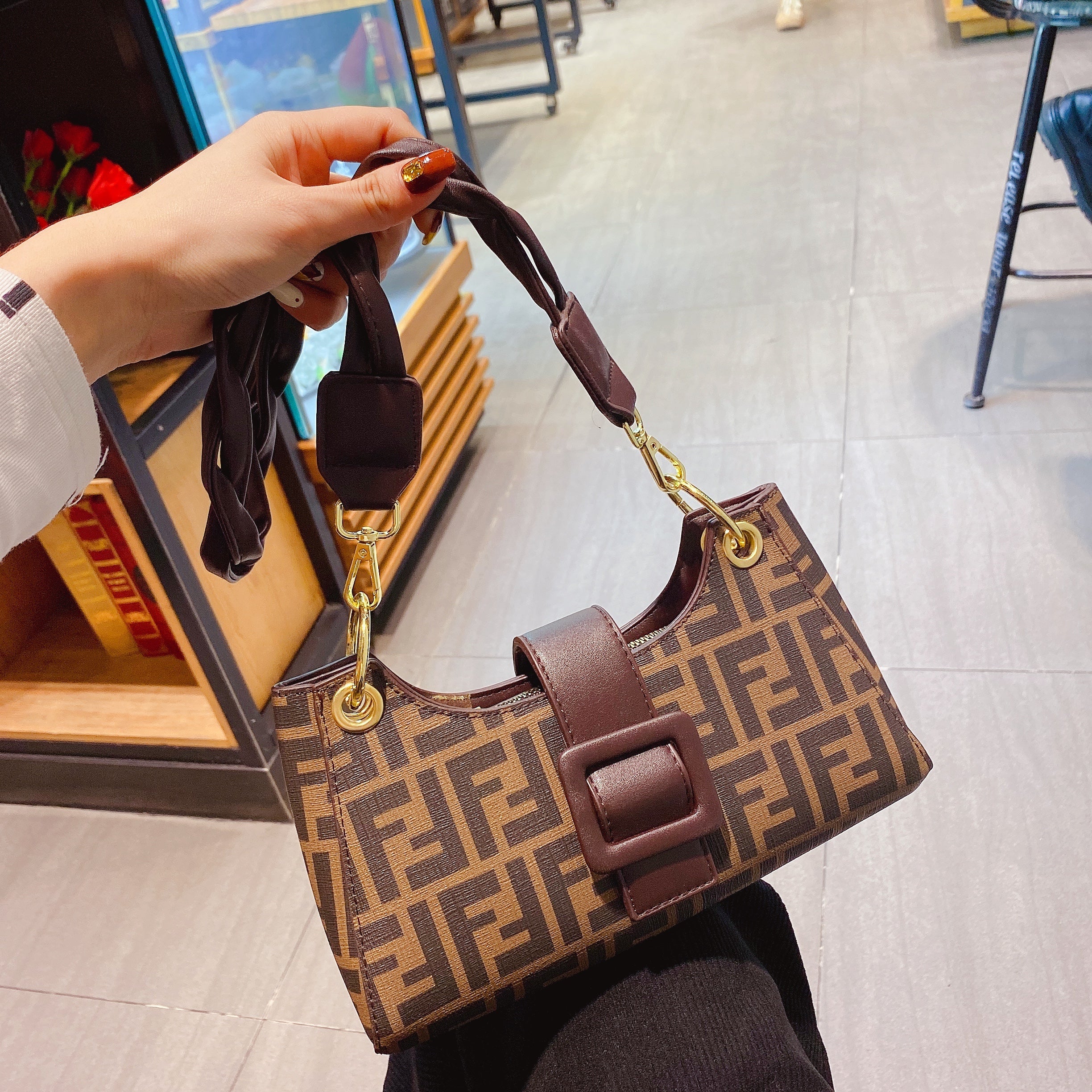 Fendi Hot Sale Classic Jacquard Vintage Bag Baguette Bag Women's Leather Bag Underarm Bag Handba