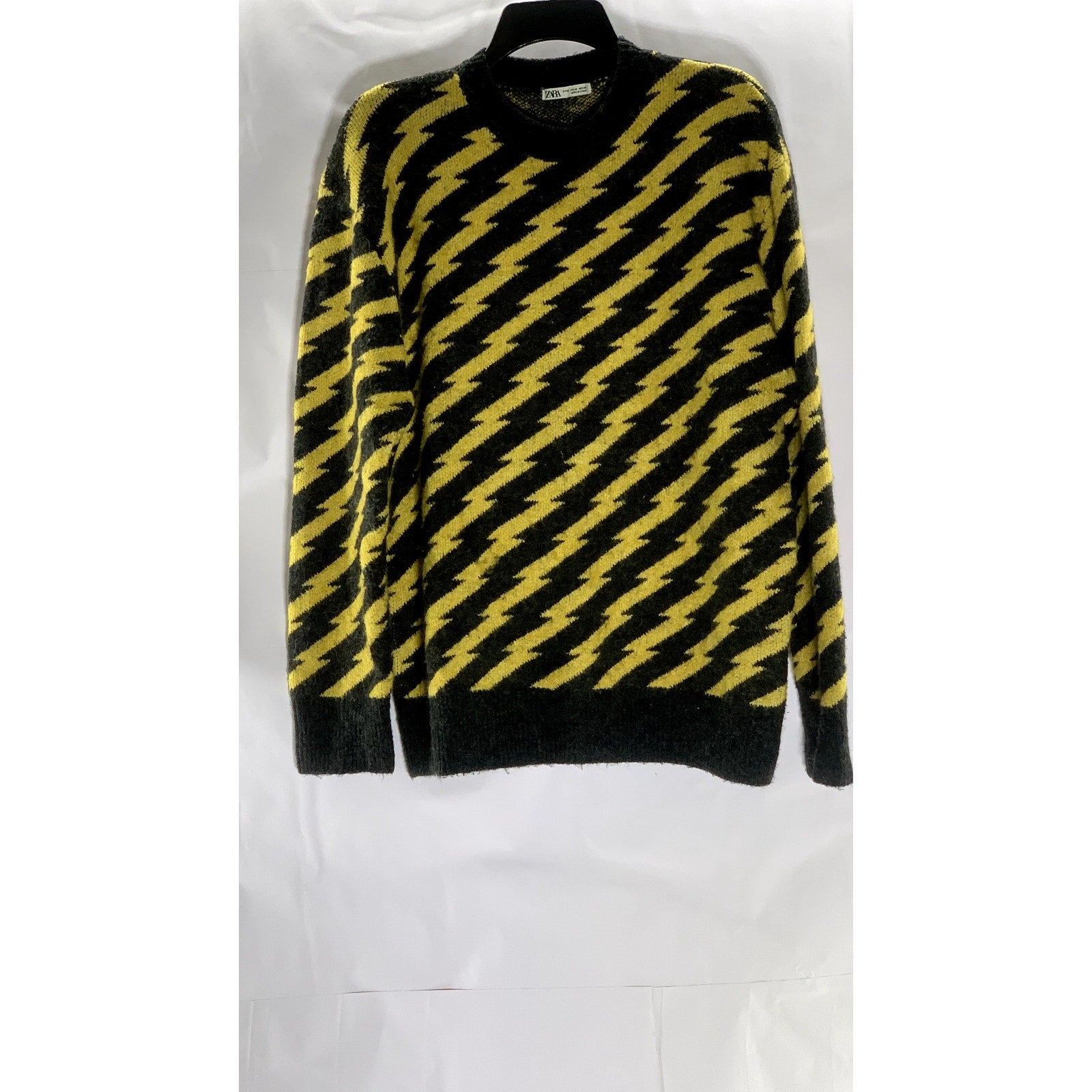 ZARA Men's Black/Yellow Lightning Bolt Jacquard Crewneck Pullover Sweater SZ M