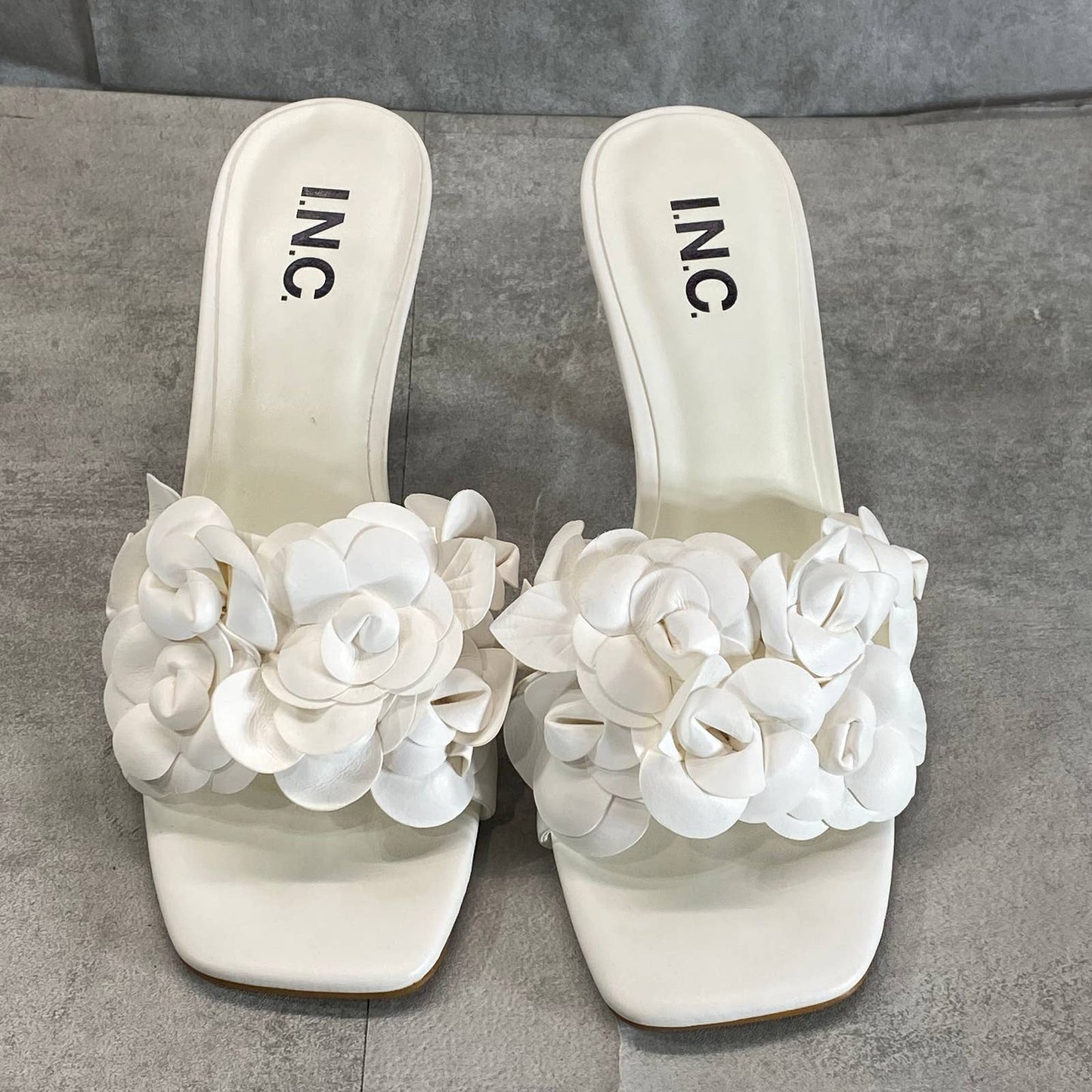 INC INTERNATIONAL CONCEPTS Women's White Weslyn Flower-Trim Slide Sandals SZ 8