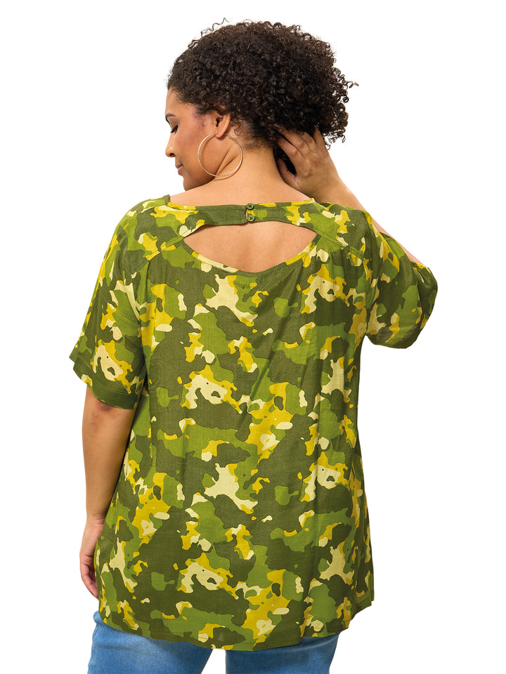 Bluse i camouflage fra Adia - grøn