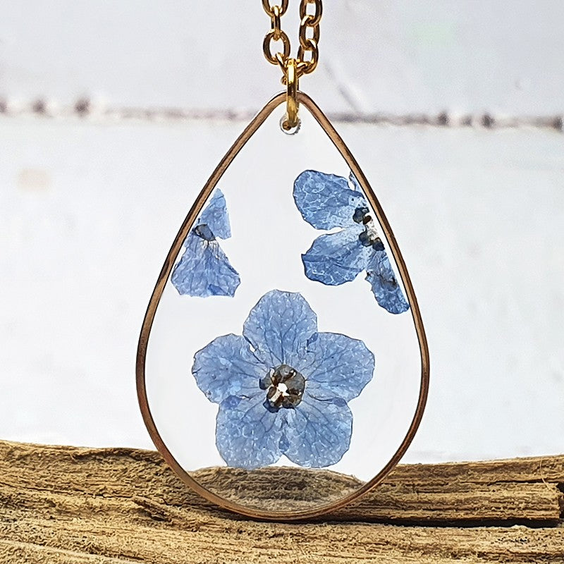 Necklace gold flower medium: Myosotis – Ambrolia