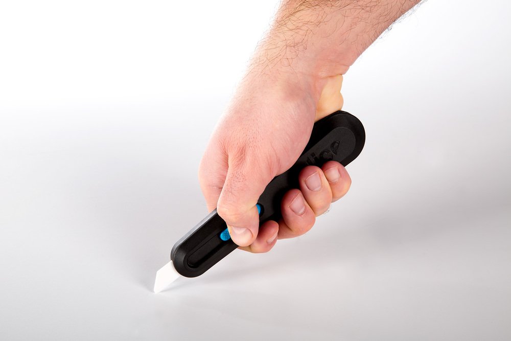 Using Slice’s 10558 Smart-Retracting Utility Knife