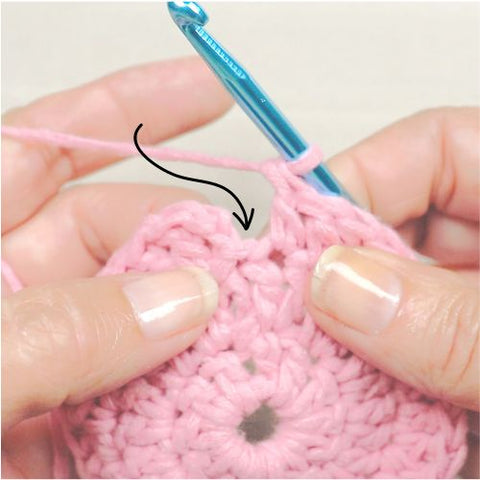 Crochet circle where to put final stitch to avoid gaps