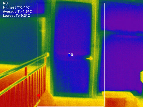 04 energy leak from the door was shown by thermal camera