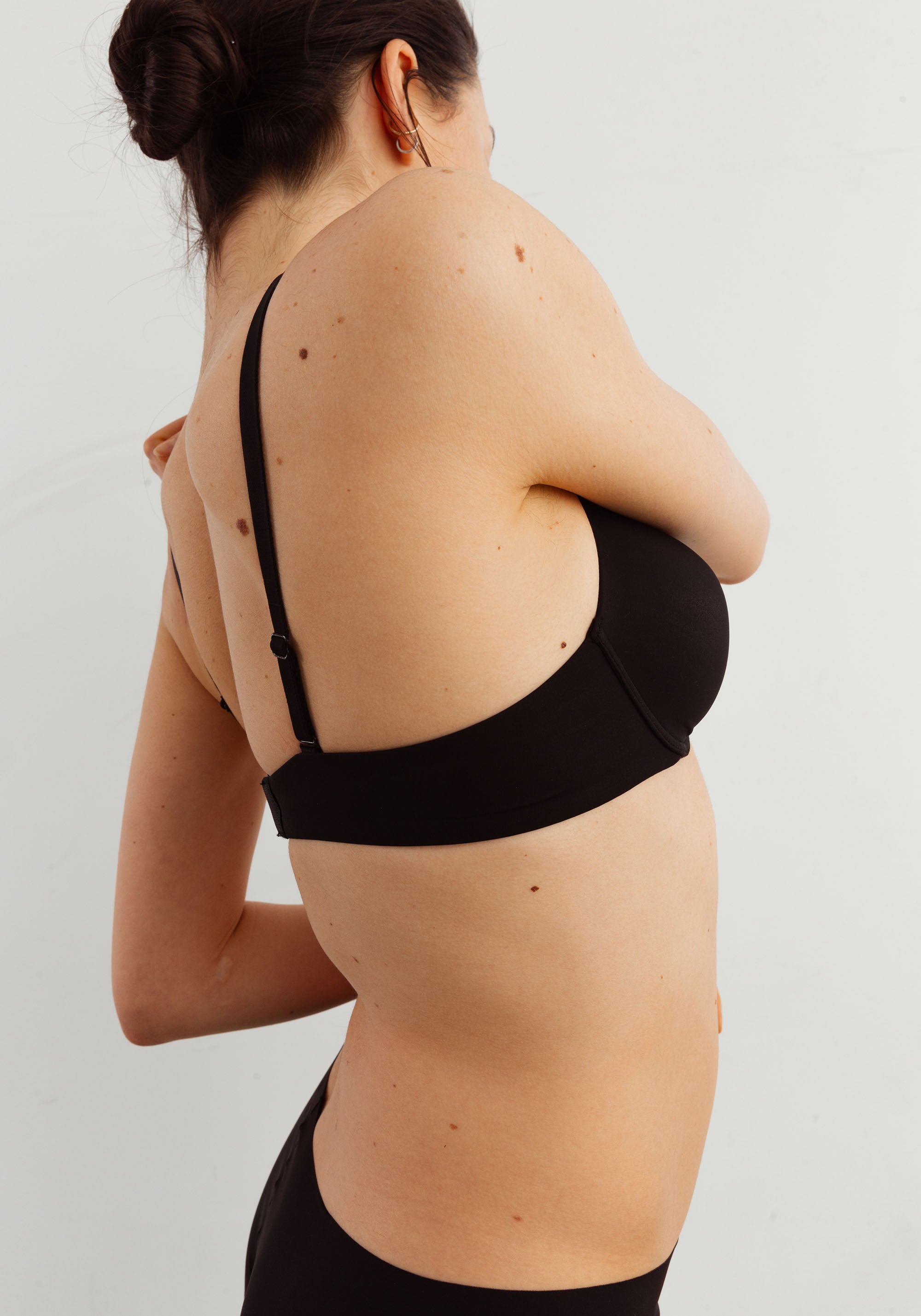 the no-show lightly lined contour bra