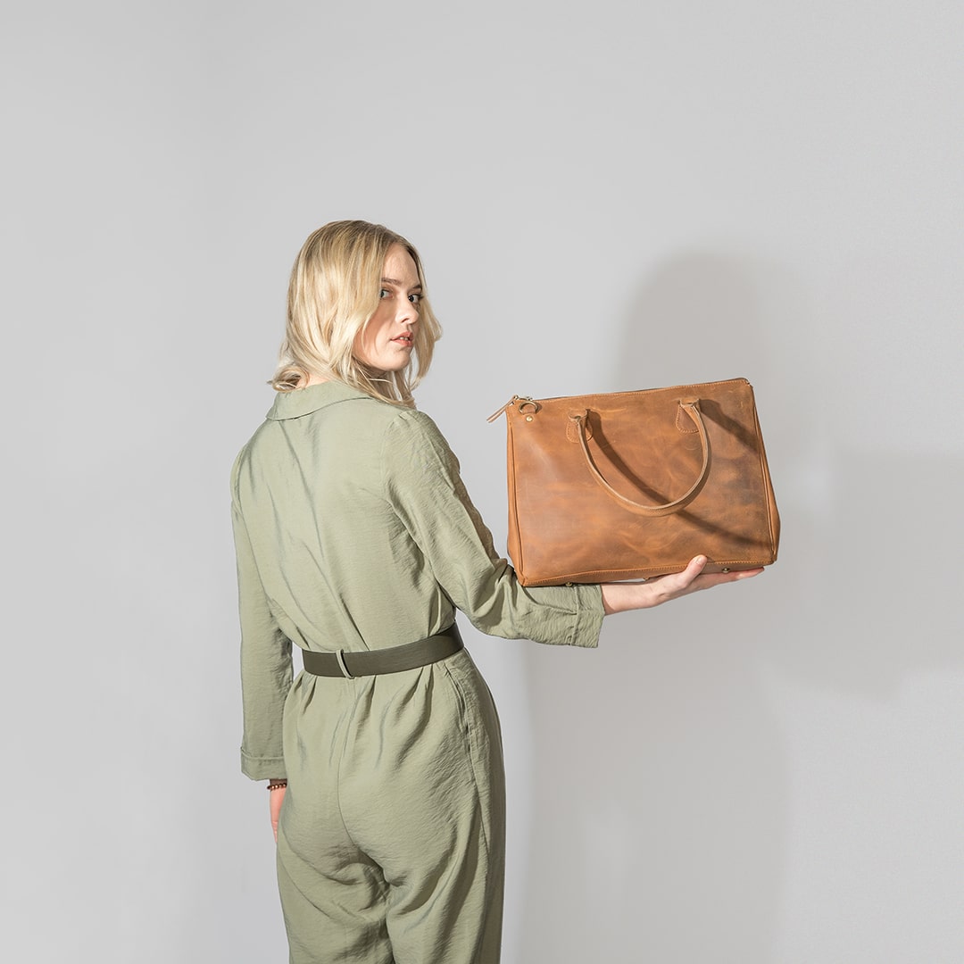 How to clean leather purse