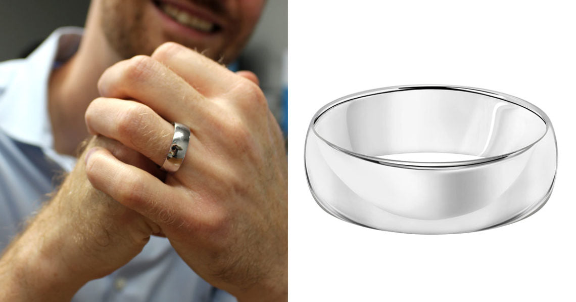 A man showing a 7mm sized ring.