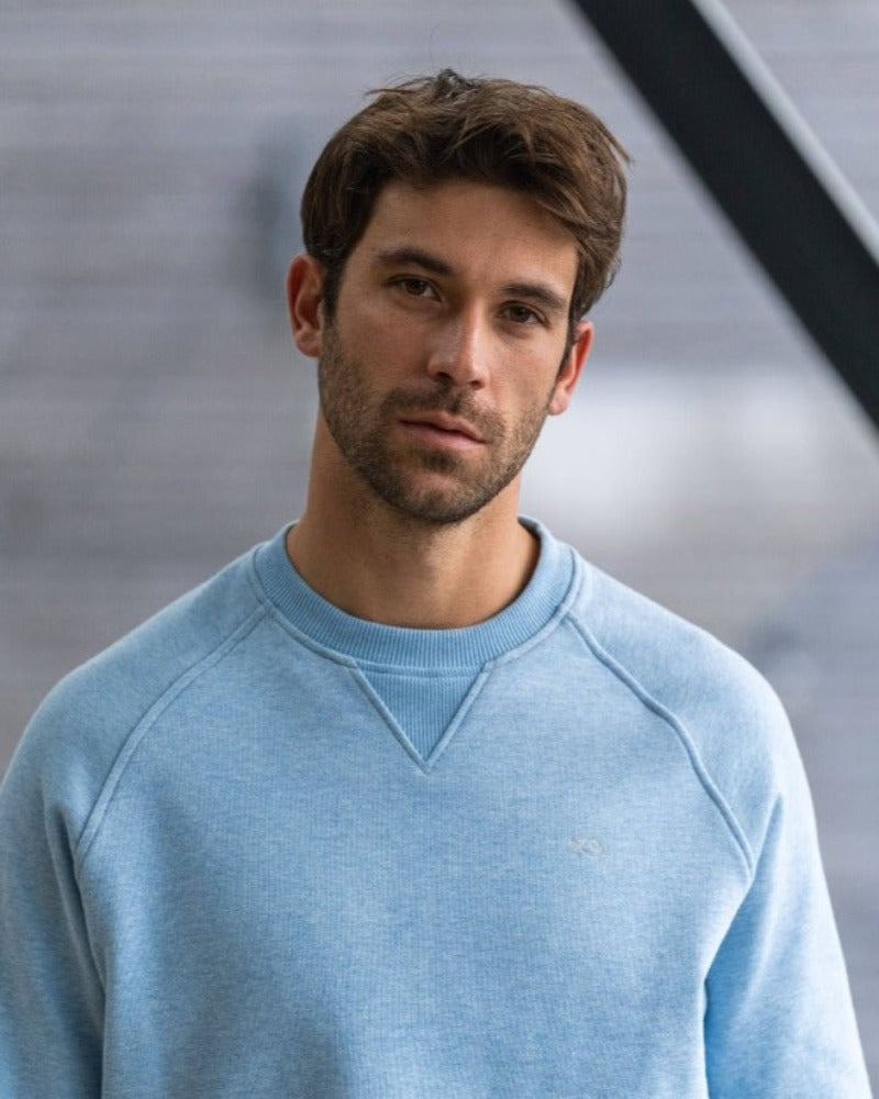Light blue organic cotton sweatshirt –