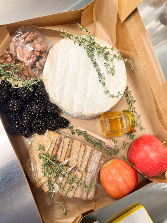 Lunch Box – Salty Beach Charcuterie Boards