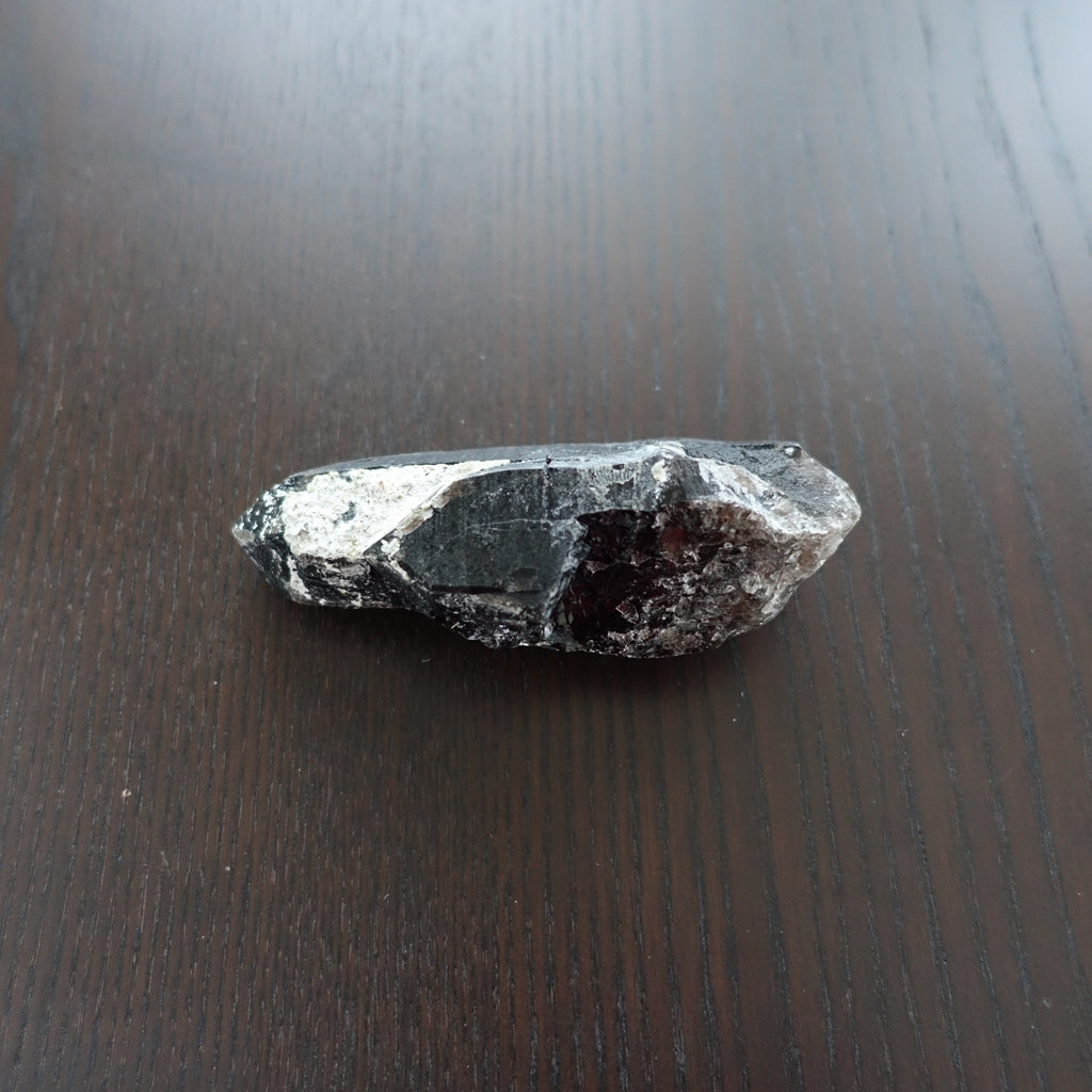 モリオン（黒水晶）原石ポイント207g/111mm《漆黒の美しさ》チベット産