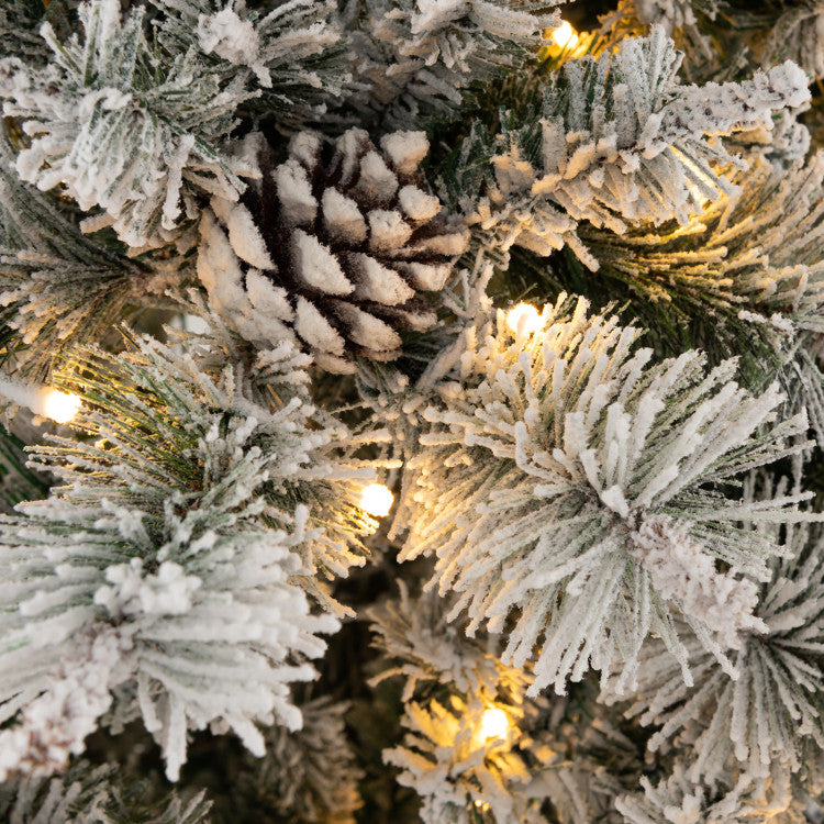 Lifelike Appearance: Boasting 1057 lifelike evergreen branch tips, this 7 ft Christmas tree exudes a rich, vibrant appearance. Complemented by 62 realistic pine cones, it's an adorably charming addition to your holiday décor.