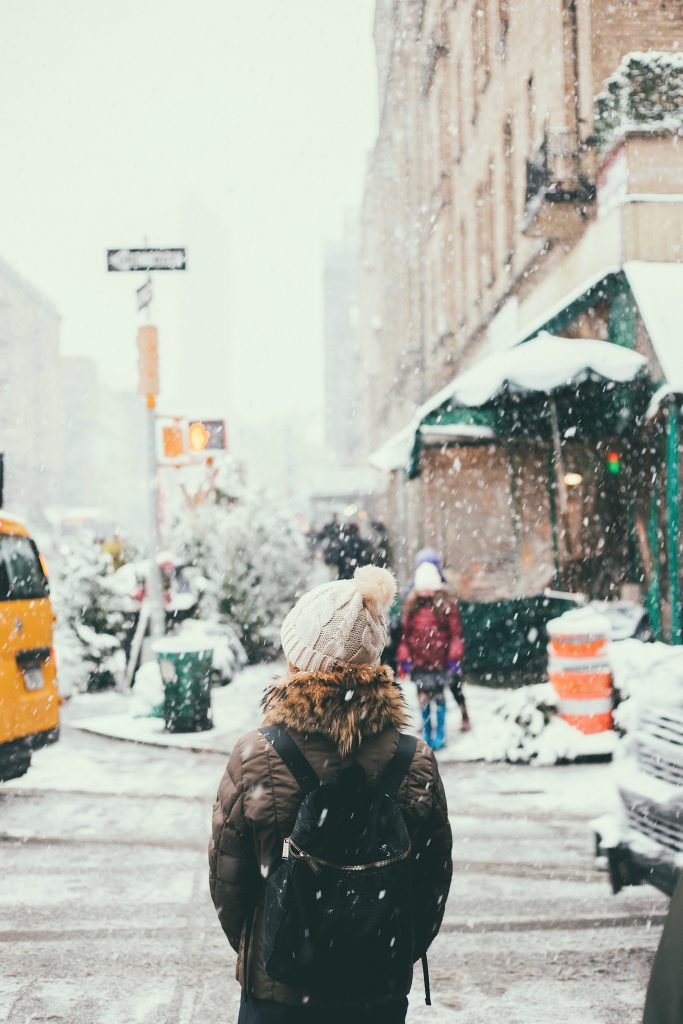 winter-themed family photo concepts