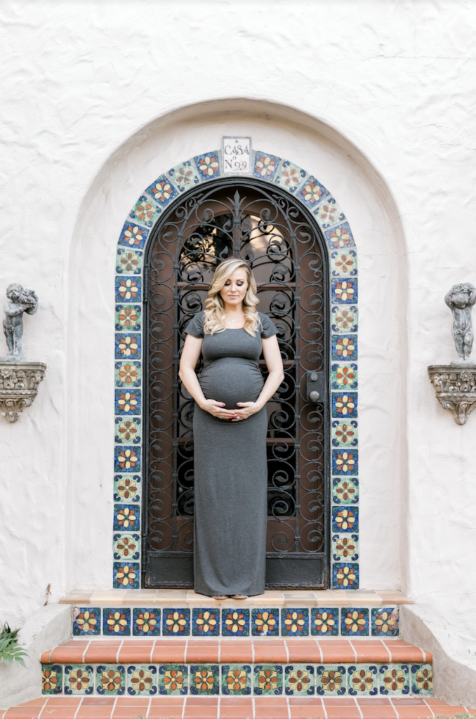 What You Should Wear to Your Maternity Shoot