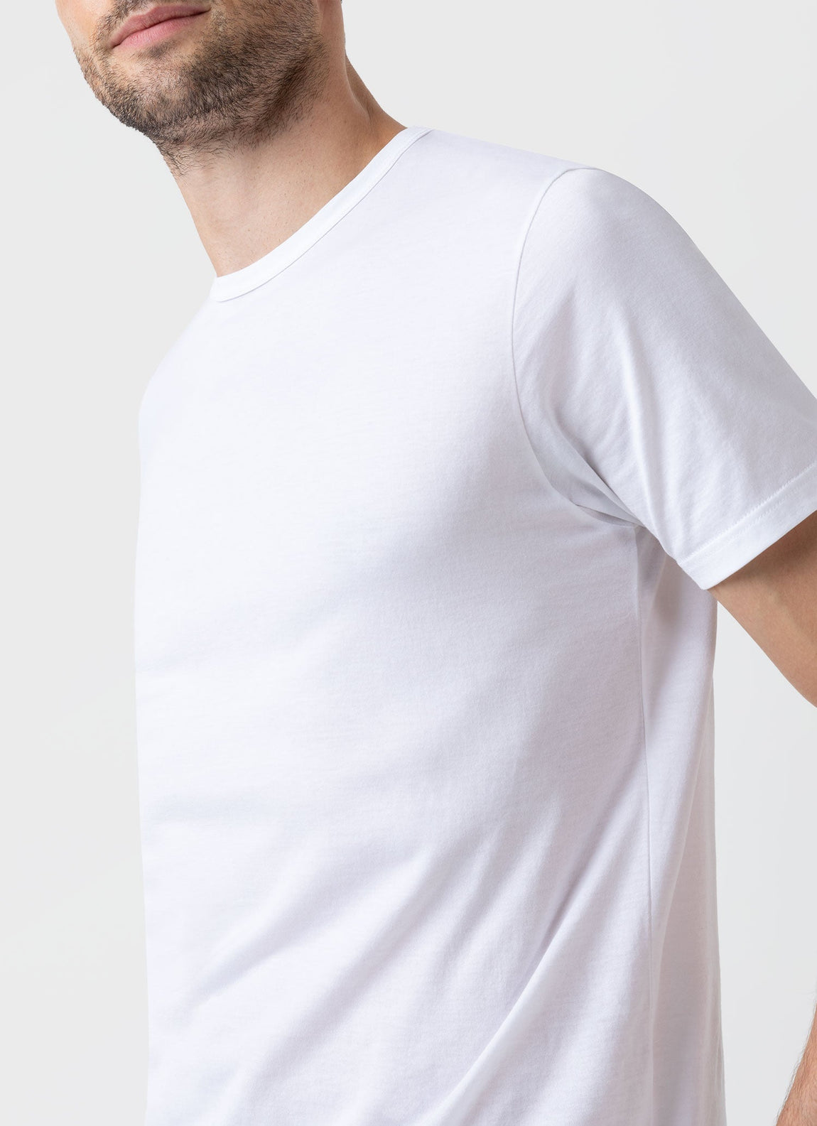 koffer leerboek Hiel Men's Classic Cotton T-shirt in White | Sunspel