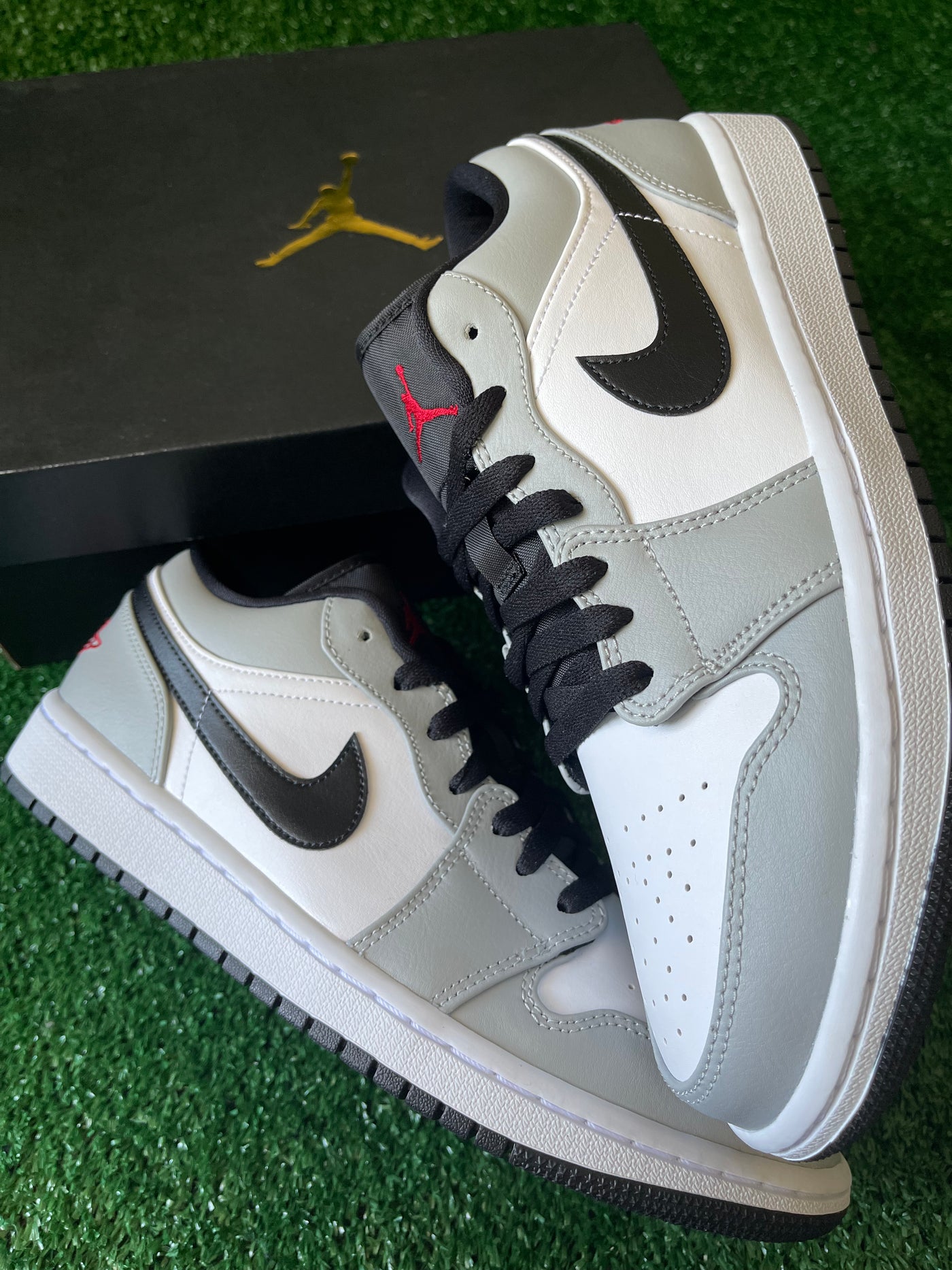 jordan 1 smoke grey laces