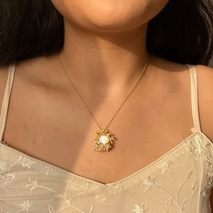 delicate pearl pendant