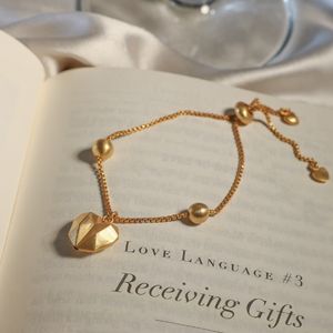 delicate chain bracelet with heart