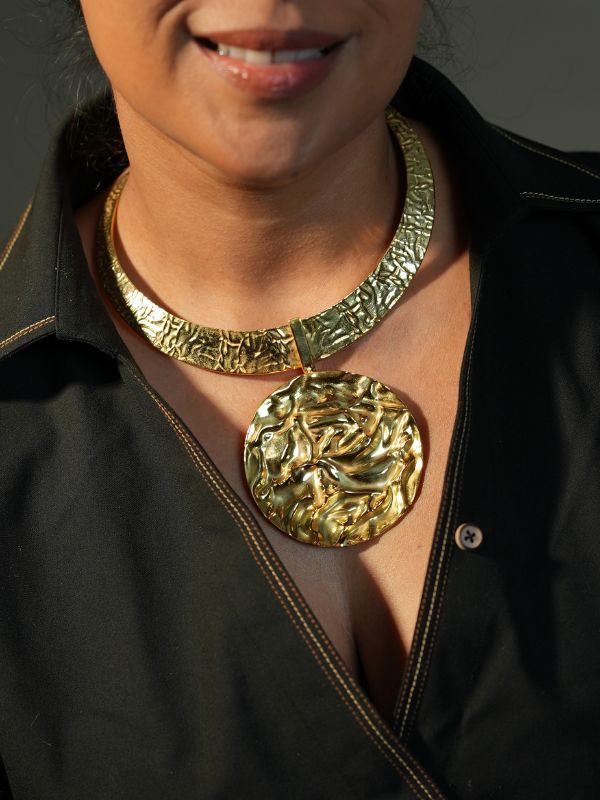 malini banerji in statement necklace zariin