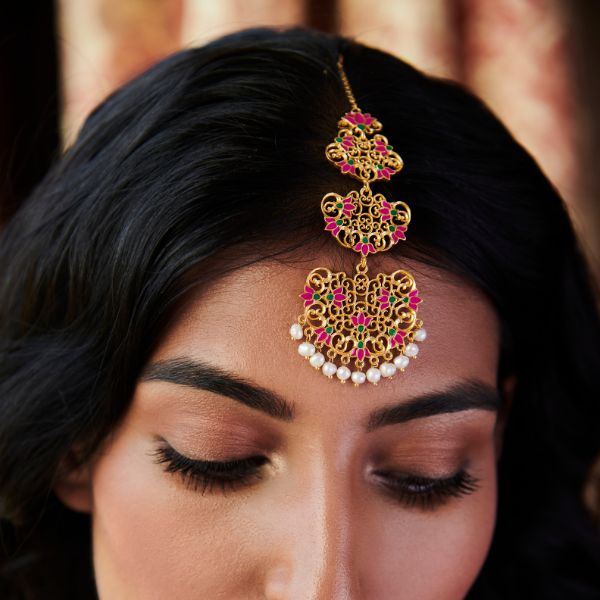 rani pink maang teeka for brides