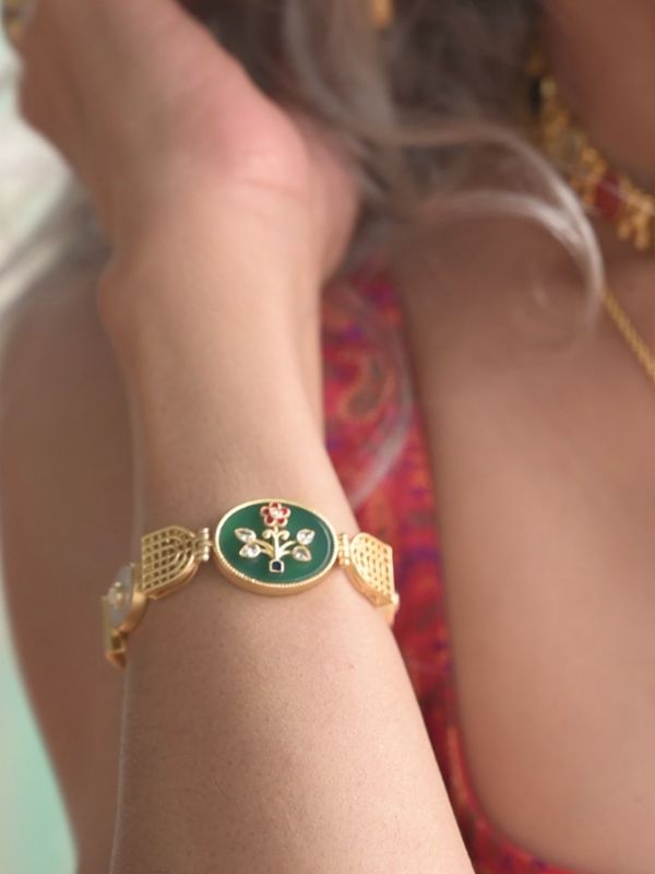 aparna verma in modern begum green onyx bracelet