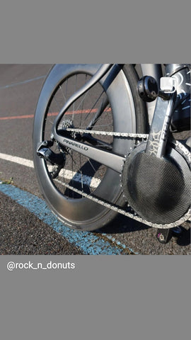Sram-Kurbel mit EZ Aero-Kettenblattabdeckung, damit Sie beim Zeitfahren und Triathlon schneller fahren.